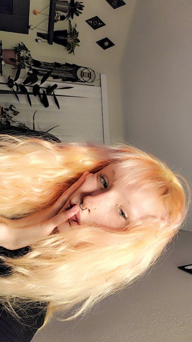 TheLilithLure's tweet photo. 10 comments and I'll post my hair reveal rn😘😘 https://t.co/NZ0OA1PhPh