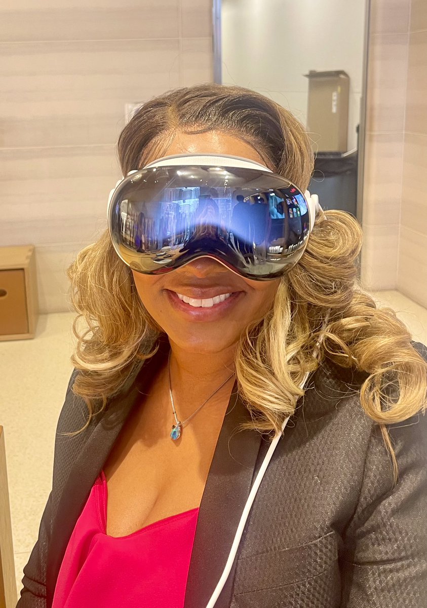 EliteNcriptioN's tweet photo. (1/19) Enhancing the Seed 🍎 of Accessibility: A Detailed Experience with Apple Vision Pro and Six Suggestions for Improvement

As an Artist, Creative Consultant &amp; Husband to a Medical Professional &amp; Researcher who is visually impaired, my initial encounter with the Apple Vision https://t.co/SS30MZybtX
