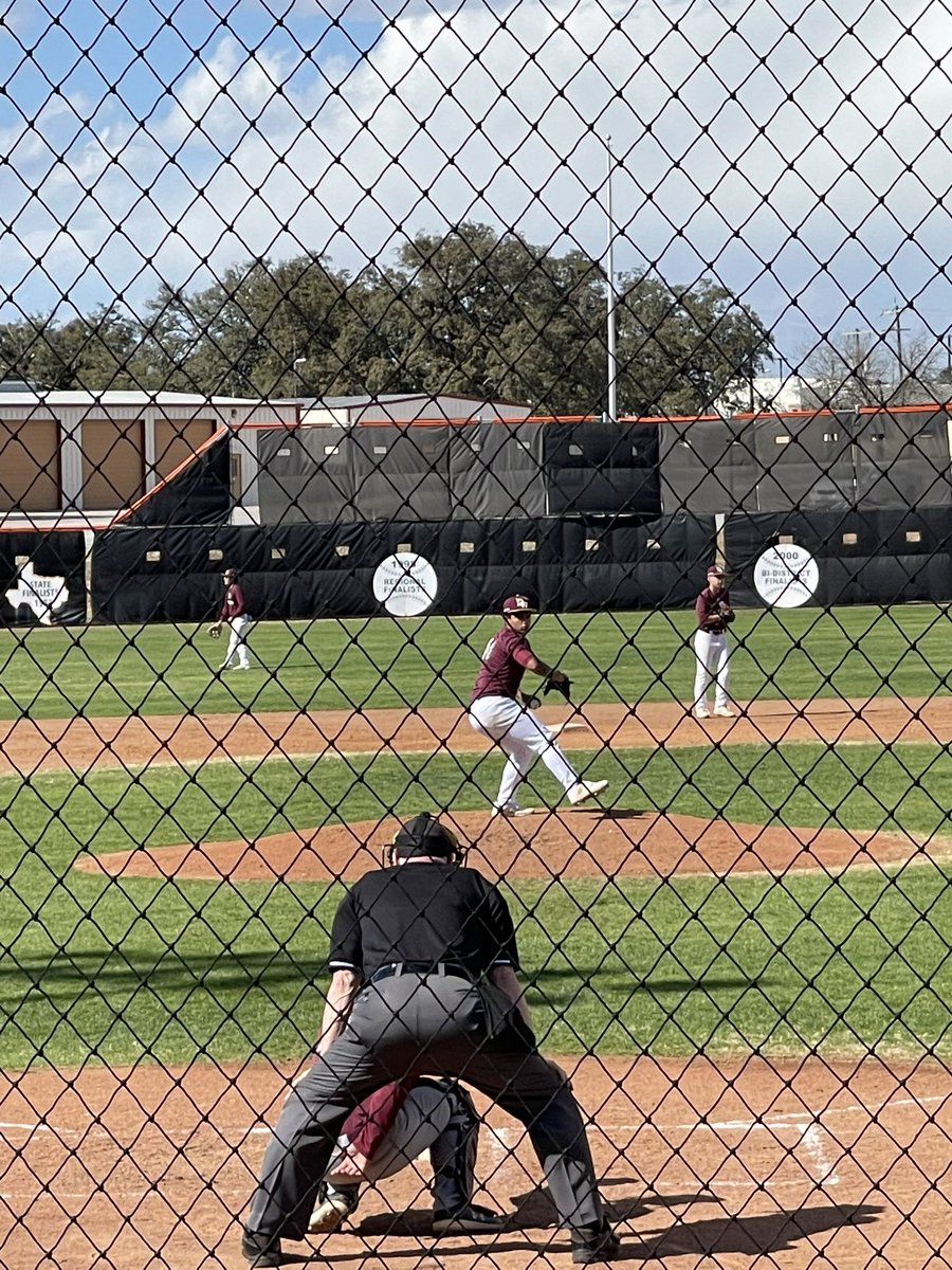Warhorse Baseball!! ⚾️
1st Pitch of the Season!!
<a href="/gabe5x/">GABE⚡️</a> #snszn#dw#5