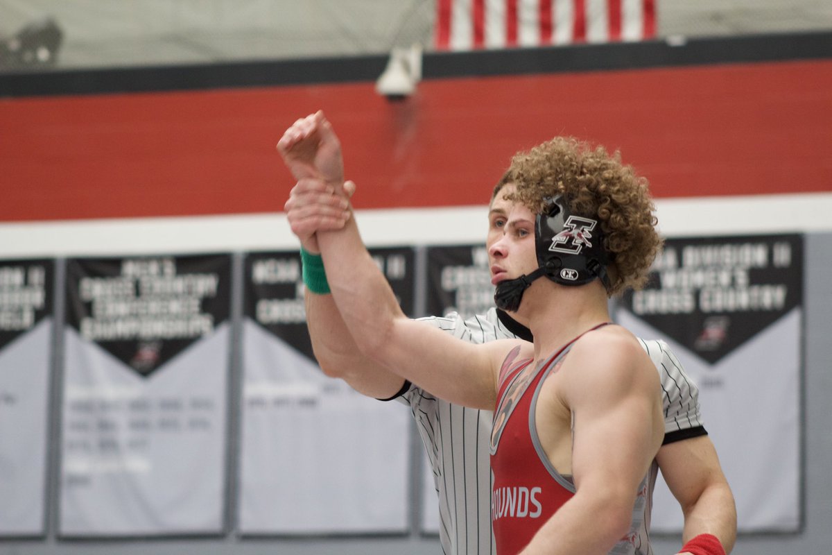 Mulkey Gets The Dub ✅

141 | No. 6 Blake Mulkey wins by decision (9-5) over Kolbie Hamilton of Glenville State 

Hounds: 6
Pioneers: 6

#HoundsWrestling #AlphaDogs #OffTheChain