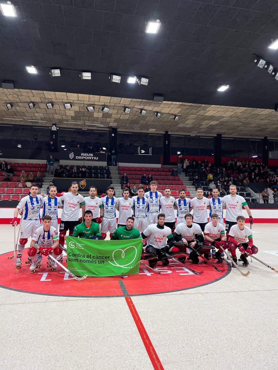 ReusDeportiu's tweet photo. 𝐄𝐬𝐭𝐞𝐦 𝐚𝐦𝐛 𝐭𝐮, 𝐐𝐮𝐢𝐦! 👊🏼🫀

Els jugadors del Reus Deportiu @Es_Virginias han saltat aquest dissabte al Palau d’Esports amb una samarreta de suport a Quim Carballido, jugador de la base que s’està enfrontant a un càncer.

𝐅𝐨𝐫𝐜̧𝐚 𝐐𝐮𝐢𝐦! 🫂 https://t.co/mdrPIzeja3