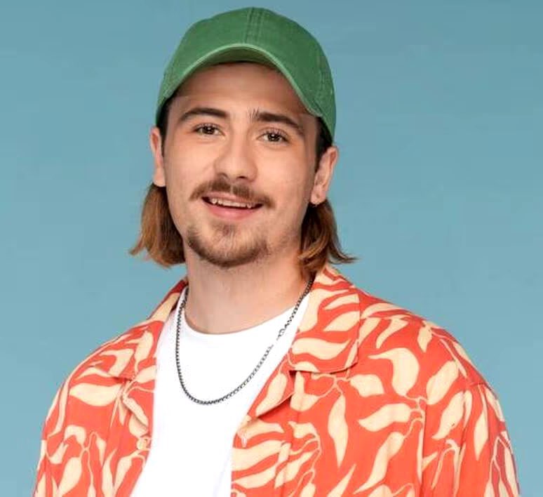 Smlb381's tweet photo. Qui est votre gagnant?

Fav pour Pierre
RT pour Julien
 #StarAcademy https://t.co/V804IneuAQ