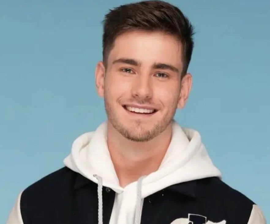 Smlb381's tweet photo. Qui est votre gagnant?

Fav pour Pierre
RT pour Julien
 #StarAcademy https://t.co/V804IneuAQ