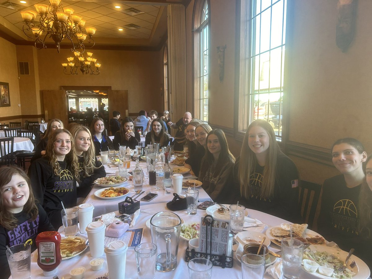 sgigirlsbb's tweet photo. We had a great day today as we took in a JV/Varsity lunch, followed by watching Hilbert vs LaRoche. Always great watching Belle Oakley compete and represent SGI!!!! Such a fun day!
💜💛💜💛💜💛 https://t.co/kbWj1B5c8r