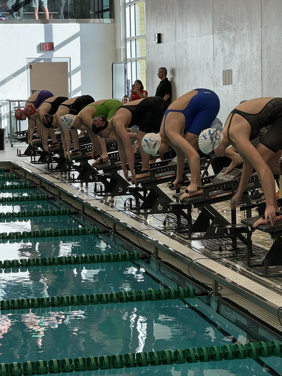 FCFlashes's tweet image. Congratulations to our girls swimmers and divers for a huge team sectional win today! #WeAreFlashes⚡️