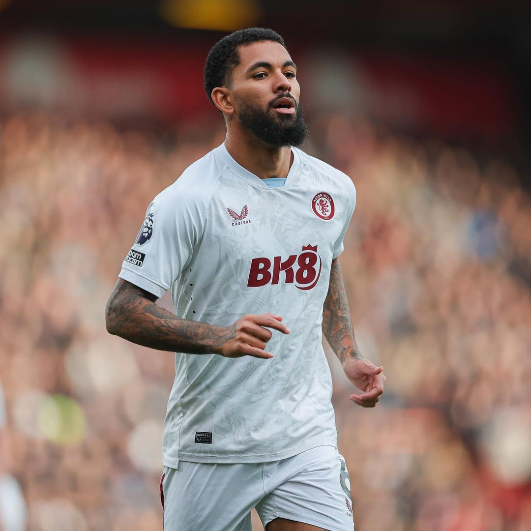 “Se fosse o De Bruyne dando esse passe, a Sky Sports (TV inglesa) não ia parar de passar. Espero que passem bastante, porque Douglas Luiz merece.”

- Jamie Redknapp, ex-jogador inglês, sobre a assistência de Douglas Luiz hoje