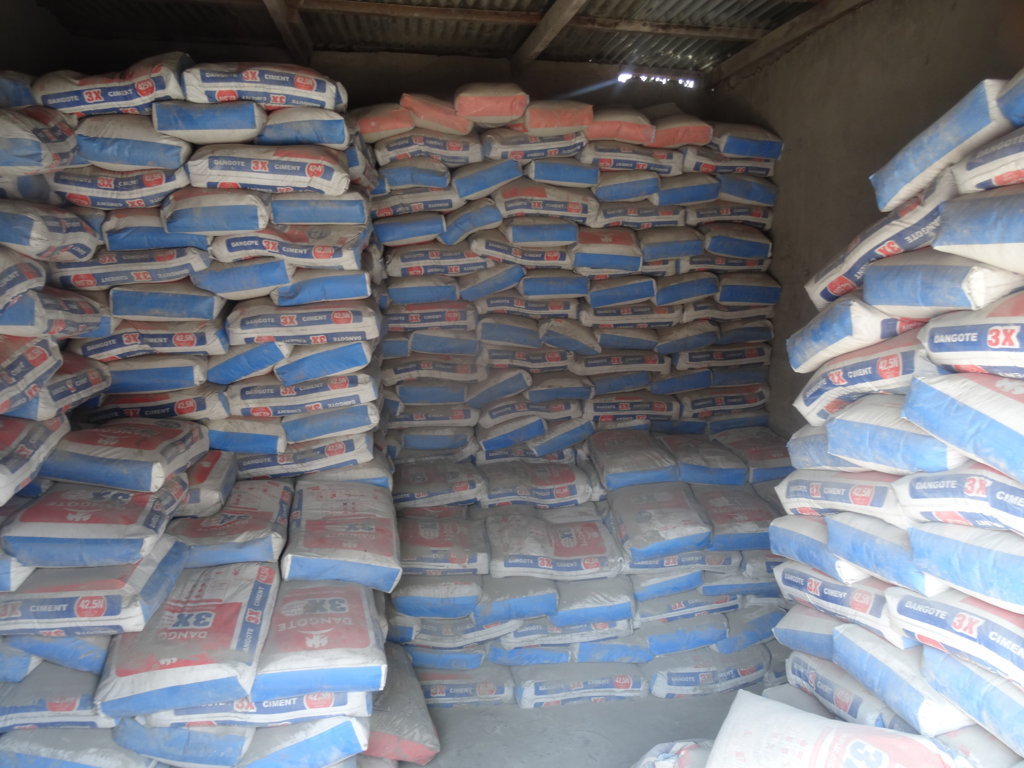 CONGONEWSLIVE1's tweet photo. Le gouvernement a finalement accepté la demande des cimentiers d’augmenter les prix de la tonne de ciment en entrepôt et du sac 50kg en détail sur le territoire national. La flambée des coûts de production décriée par les industriels a motivé la décision de relèvement des prix. https://t.co/xAXInQx0x9
