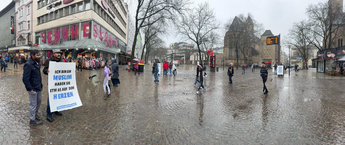 aj_region_wfs's tweet photo. Die @ahmadiyyajugend in #Dortmund freut sich über das positive Feedback nach der #Dialogaktion: Zahlreicher Zuspruch, lebendiger Austausch und auch hitzige Diskussionen zeigen das rege Interesse an offenen Gesprächen.

@KhuddamDE https://t.co/LECOgNpjJR