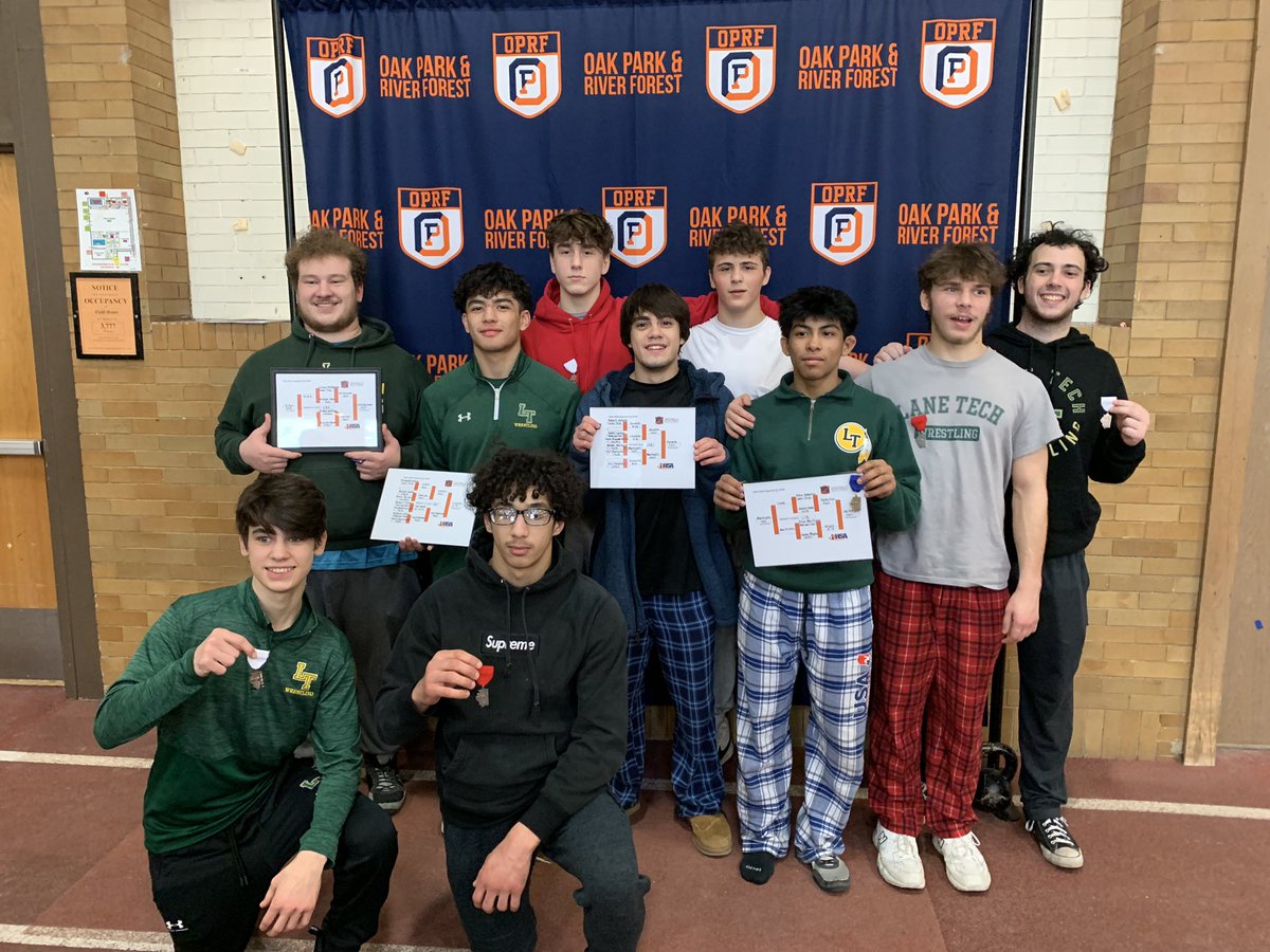 10 sectional qualifiers today at OPRF Regional. Evan, Michael, Nick, Maddox 3rd, Nasser and Vermaat 2nd, Alex, James, Fernando, Julian 1st. Team was 2nd with 180 pts to OPRF 211.