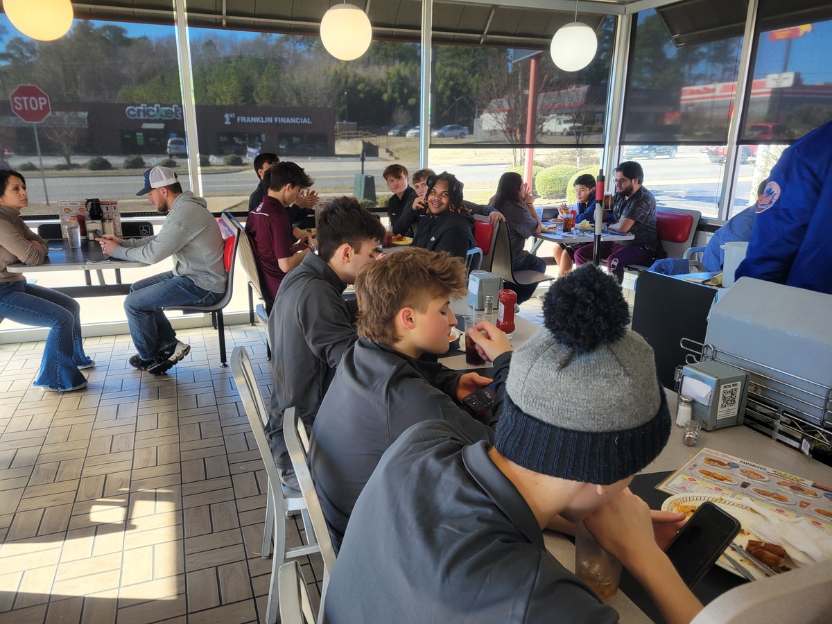 NickFuryFIHS44's tweet photo. We heard the @WaffleHouse in Chester, SC was worth trying so we gave them a bit of a lunch rush. Had fun, didnt score enough points tho.

11-4 in duals this season, 4 losses were to teams ranked in the top 7 of 3A https://t.co/6lhoVTivAi