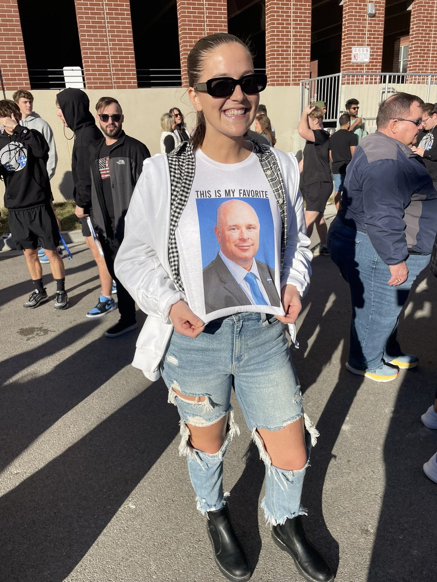 ByHunterTickel's tweet photo. GM 23 Indiana St (19-3, 10-1 MVC) v Drake (18-4, 9-2)

A big one in Terredise today.
Greay walking weather in the Wabash Valley today ☀️
(First photo is Terre Haute North grad, Abby Howes, her husband, Nick Thornton, made this shirt for Arch Madness last year)
@Jorourke20 https://t.co/jxLWb8GGZY