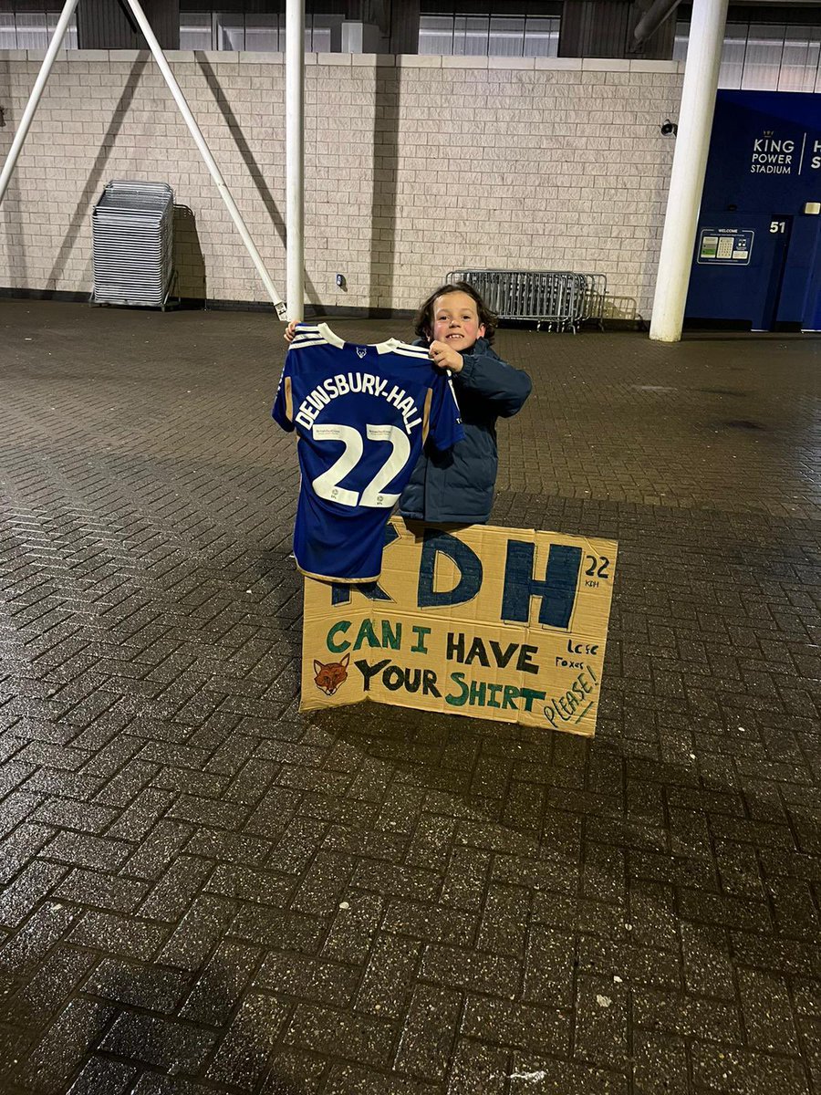 Katieflan1989's tweet photo. A very happy young man this evening - Thank you @KDH__8 for taking the time to gift your shirt to Olly! He’s over the moon 🙌🏻💙⚽️ @Leef17388884 @Vane55aDews @LCFC https://t.co/jNJaFuQwmb