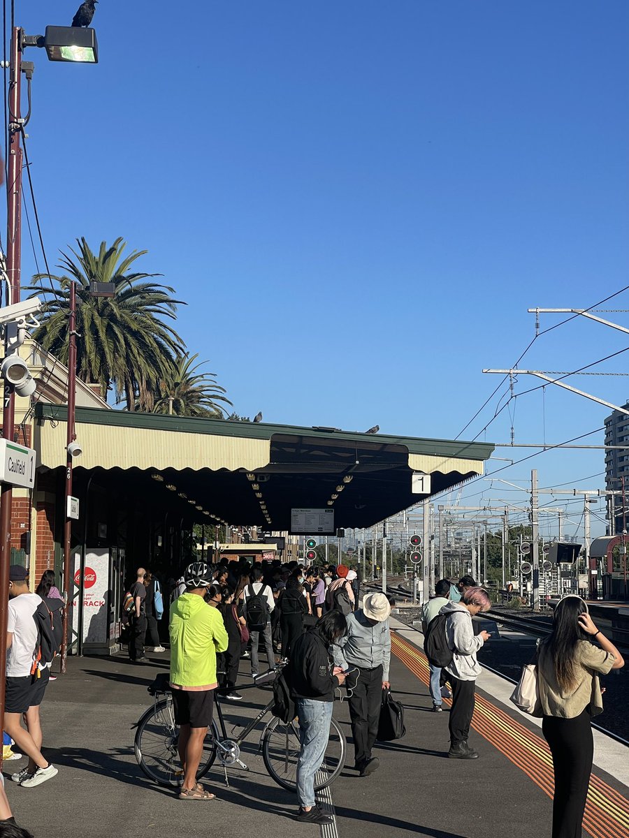 suburban_melb's tweet photo. @BrillOBuffalo @Joshua47536247 @aussiewongm Frequency is still too low in the morning! [trains every 20mins] #serviceplease https://t.co/TIzdYPyAZZ