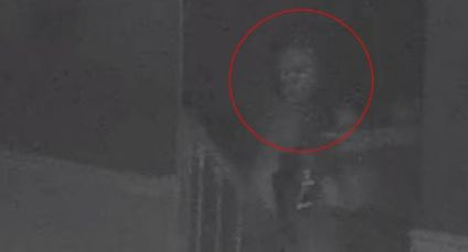 FotodeFantasmas's tweet photo. Una madre de cuatro hijos de Pensilvania se volvió viral tras publicar una imagen de un supuesto fantasma captado por su cámara de seguridad; la mujer incluso está considerando mudarse de casa de lo asustada que está https://t.co/iMXN4AnuBV