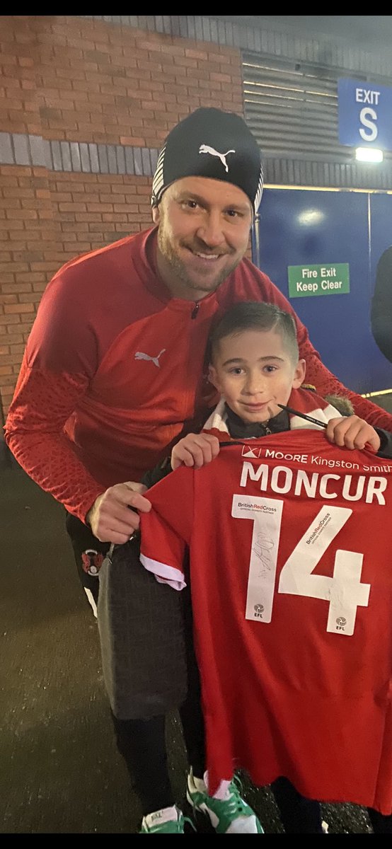 Robmason7's tweet photo. @leytonorientfc Top guy, did this for my boy at Chesterfield too! https://t.co/blT8fpkgFR