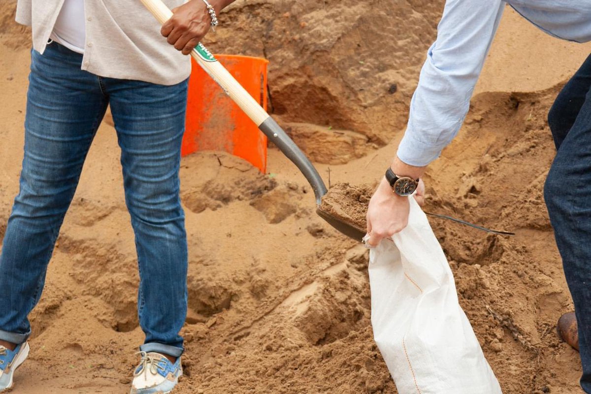 Sandbag update. Loose sand &amp; empty bags will be available over the weekend on a first-come, first-served basis while supplies last.
Pick-up location:
City Maintenance Yard - 12324 Bellflower Blvd, Downey, CA 90241

NOTE: Must be a Downey resident with valid proof of residency.