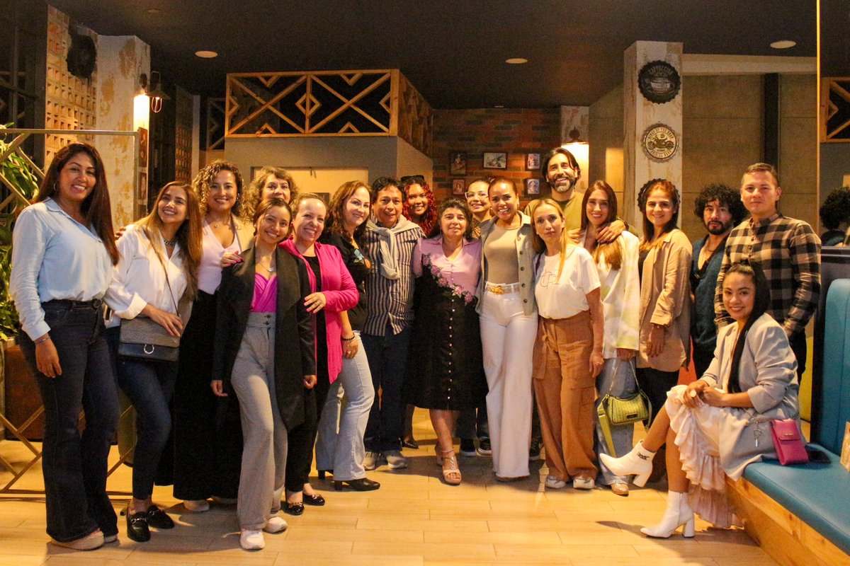 YesseniaVe29332's tweet photo. Que grato compartir un espacio de diálogo con diseñadores de la ciudad, quienes por muchos años han creado, diseñado y representado a nuestra ciudad en distintas pasarelas.

Vamos a fortalecer y apoyar al sector de la moda y textil, tenemos mucho talento en nuestro municipio. https://t.co/TgsZUn48gw