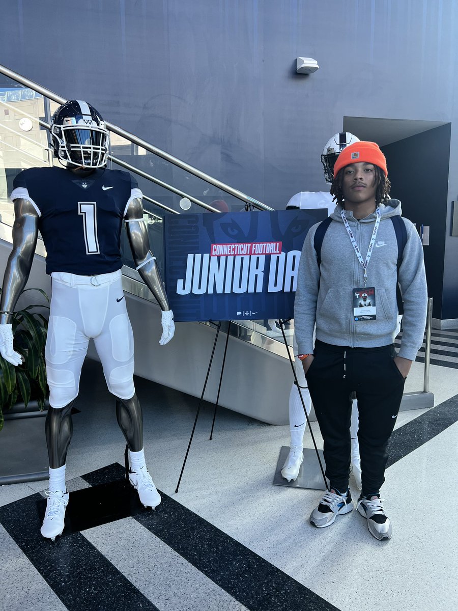 tonebluee's tweet photo. Had an amazing time at UCONN Junior day. Got a chance to meet with some great coaches, players, and visit their incredible sports facilities. Looking forward to coming back! @Coach_CPeterson @Antonio_Wilc https://t.co/uQXmaVdtxi
