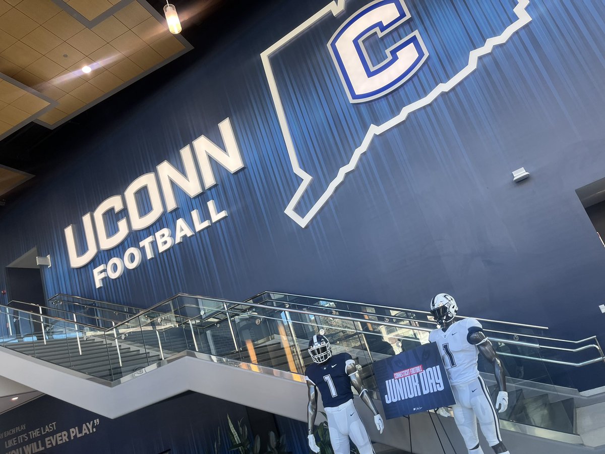 tonebluee's tweet photo. Had an amazing time at UCONN Junior day. Got a chance to meet with some great coaches, players, and visit their incredible sports facilities. Looking forward to coming back! @Coach_CPeterson @Antonio_Wilc https://t.co/uQXmaVdtxi