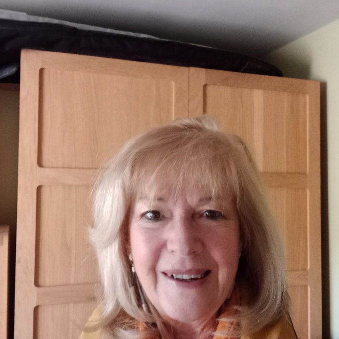 It's Saturday, what shall we do? https://t.co/75qn1z8BkR