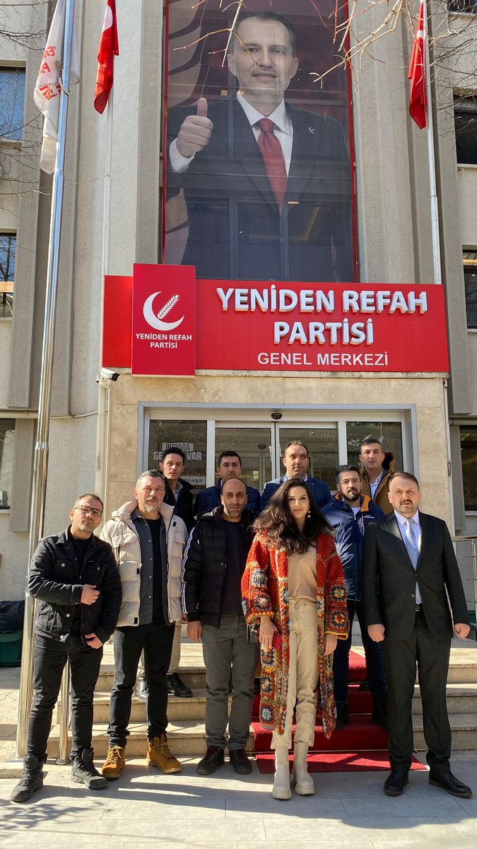 Funda MUSAOĞLUKAYA (@fundamusaoglu68) on Twitter photo Taşeron yasası için meclise kanun teklifi veren <a href="/rprefahpartisi/">Yeniden Refah Partisi</a> Genel Başkan Yrd Sn <a href="/DoganBekin/">Doğan Bekin</a> 'e teşekkürlerimizi iletmek için Genel Merkez ziyaretinde bulunduk. Ayrıca Sn <a href="/SelcukGeyveli/">Selçuk Geyveli</a> ile sorunlarımızı derinlemesine konuştuk.Misafirperverliktlerinden dolayı teşekkür ederiz. Taşeron yasası için meclise kanun teklifi veren <a href="/rprefahpartisi/">Yeniden Refah Partisi</a> Genel Başkan Yrd Sn <a href="/DoganBekin/">Doğan Bekin</a> 'e teşekkürlerimizi iletmek için Genel Merkez ziyaretinde bulunduk. Ayrıca Sn <a href="/SelcukGeyveli/">Selçuk Geyveli</a> ile sorunlarımızı derinlemesine konuştuk.Misafirperverliktlerinden dolayı teşekkür ederiz.
