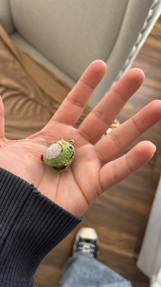 Mi llavero ya está todo roto jajaj pero me lo dio una amiga así que ni modo de tirarlo