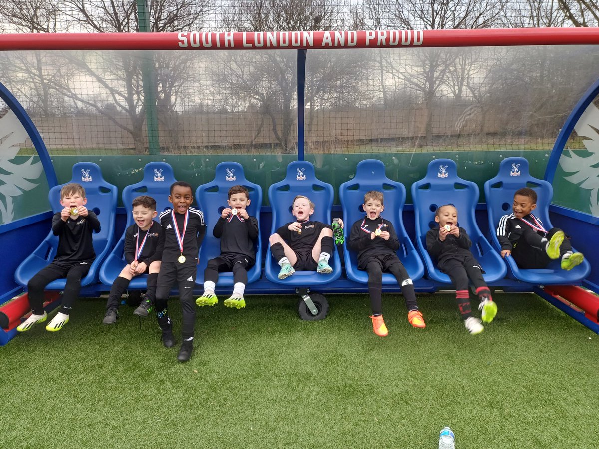 Well done to our U6's, who were EXCEPTIONAL today @CPFC festival. The boys more than held their own against strong opposition all round. A big thanks to Lloyd, Chris, Del & the rest of the Palace staff for making us feel so welcome. Next up... @3v3ukcroydon tournament next week