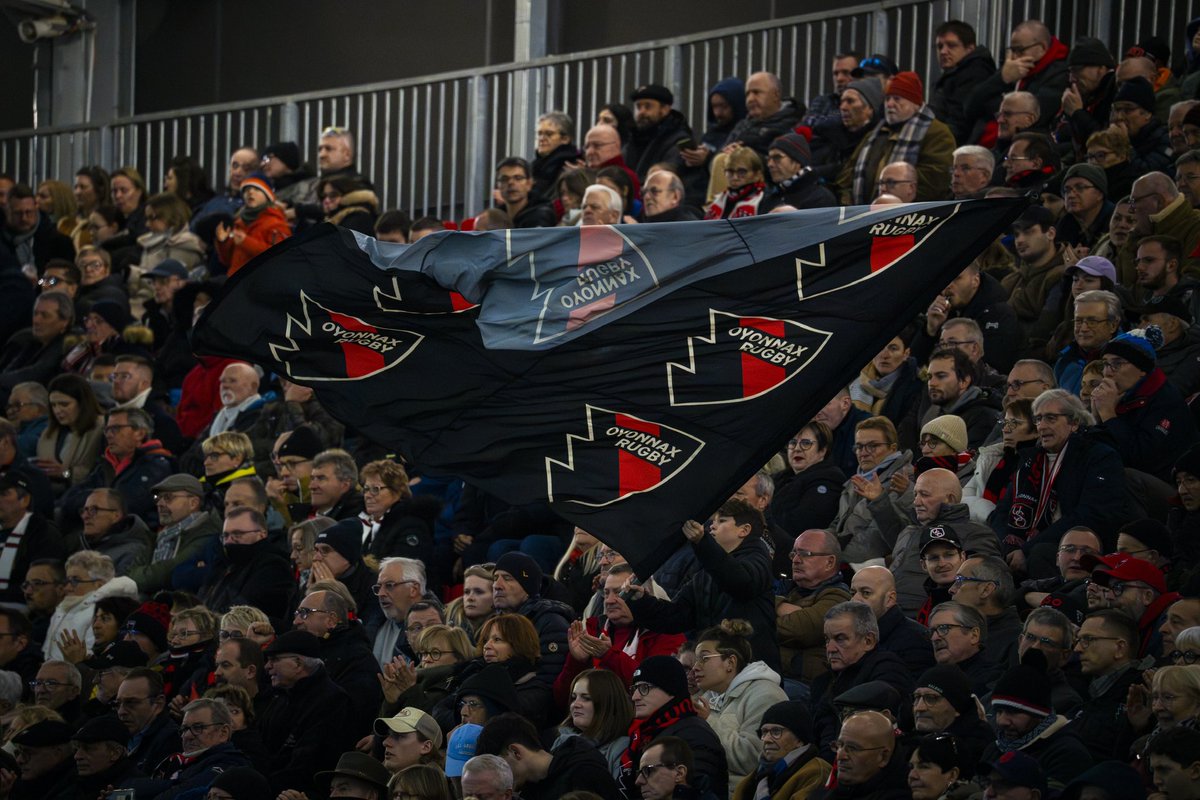 OyonnaxRugby's tweet photo. 💬 De la 𝗰𝗼𝗹𝗲̀𝗿𝗲 sûrement après ce #OYOSFP, de la 𝗳𝗿𝘂𝘀𝘁𝗿𝗮𝘁𝗶𝗼𝗻 et de la déception certainement, mais une fois de plus un stade Charles-Mathon qui nous a mis les 𝗳𝗿𝗶𝘀𝘀𝗼𝗻𝘀, et rien que pour ça on se 𝗯𝗮𝘁𝘁𝗿𝗮 jusqu’au bout ! #TOP14 https://t.co/xItJ6jEkmc