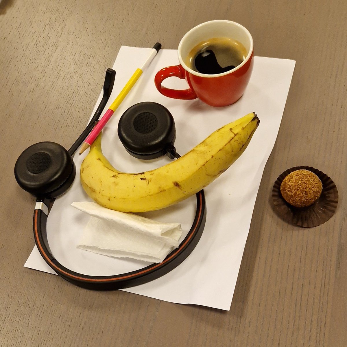 woodychuck's tweet photo. Derart ausgerüstet kommen gut vorbereitete Geschäftsführer zum wöchentlichen Kaffee+Kuchen Termin bei @next_layer https://t.co/qNUq4brQd5