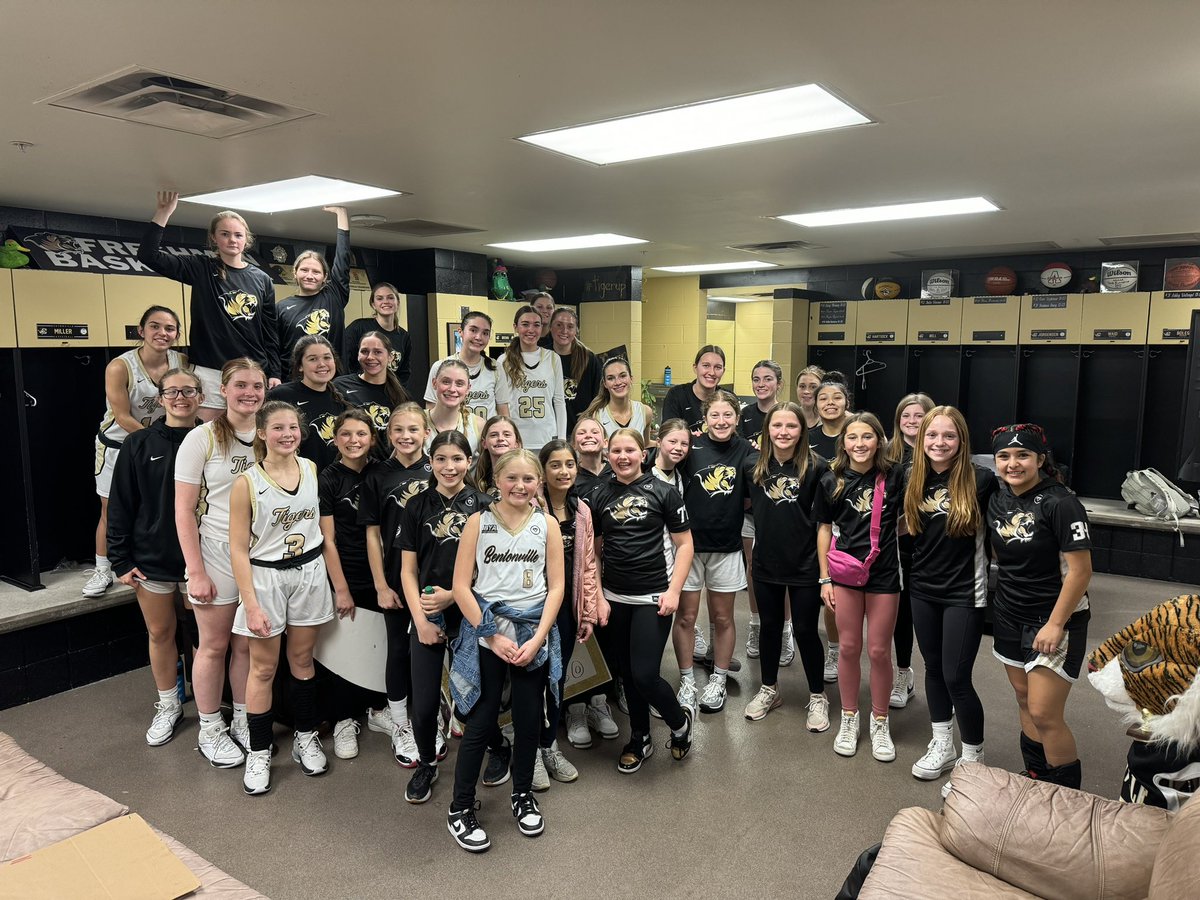 maeaves's tweet photo. @BvilleGirlsBB enjoyed having our 5th and 6th grade BYA teams at our game last night. The 5th graders even showed up at practice this morning. Future looks extremely bright. Go Tigers https://t.co/jq84bNyT94