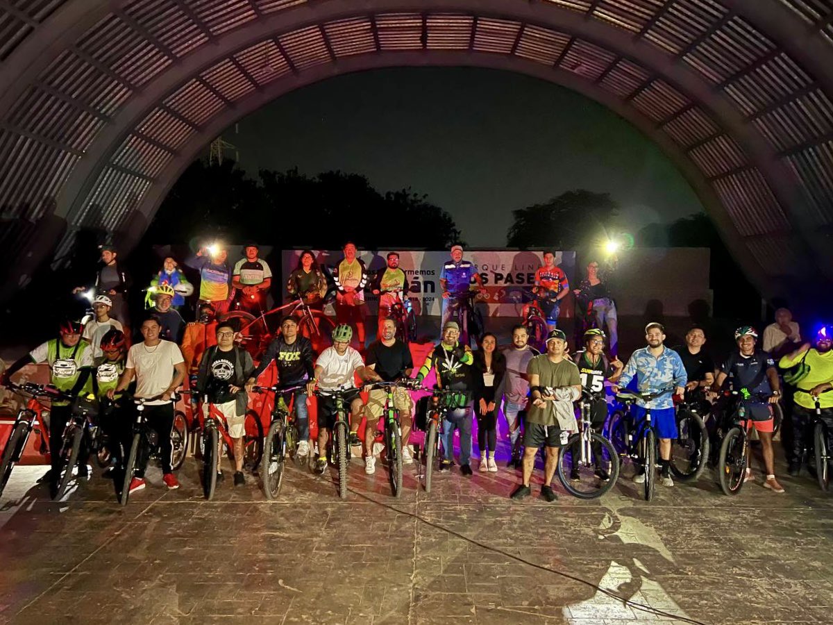 ImdutYucatan's tweet photo. ¡Llegamos rodando al #Bicinema! 🚴♂️🎬
De acuerdo a la estrategia de movilidad integral que impulsa el Gobernador @MauVila, rodamos con @Ciclo_Turixes 6km hacia el Parque Lineal @los_paseos y disfrutamos de una noche de documental “BikesVSCars”🍿🚲 https://t.co/qcWOdN9YDV