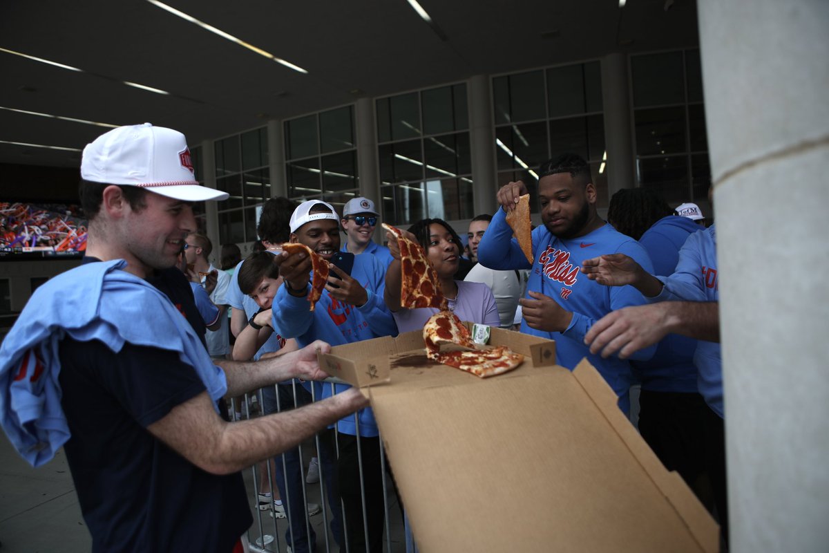 OleMissPix's tweet photo. Man of the people @kyle_wakefield5 

#BuildTheCulture https://t.co/Qiotixlqac