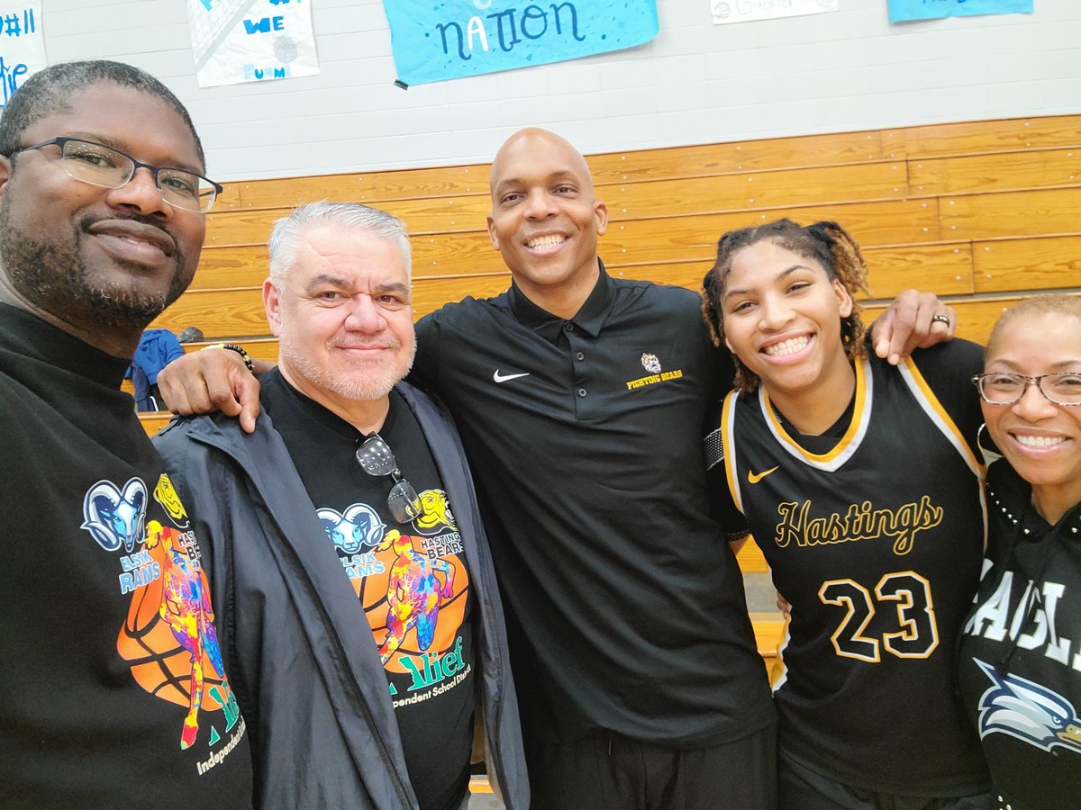 @MelindaWinsto12 holds the scoring record and today she made @AliefHastingsHS history again as she grabbed the rebounding record too💪. @ElsikHighSchool fought hard but Hastings took the victory. I enjoyed watching families cheer & students compete hard! #AliefProud #WeAreAlief