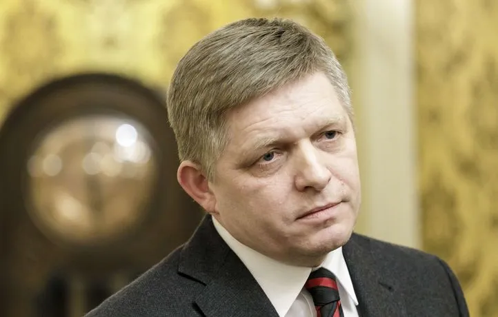 LittleViewing's tweet image. Mi-mars 2018, moins d'un mois après l'assassinat du couple, Fico démissionne, confronté à la pression populaire à la suite de manifestations comme celle de Bratislava, rassemblant 40000 personnes, ce qui constituait le mouvement le plus vaste depuis la révolution de velours.

7/