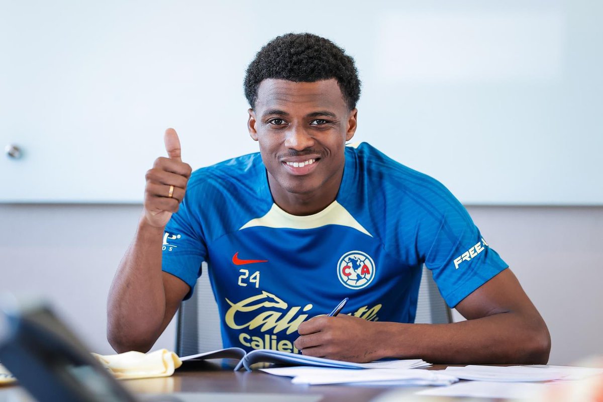 ClubAmerica's tweet photo. Confirmado: ¡Javairô es Águila! 💙🦅💛 https://t.co/pxiQ1zXDVZ