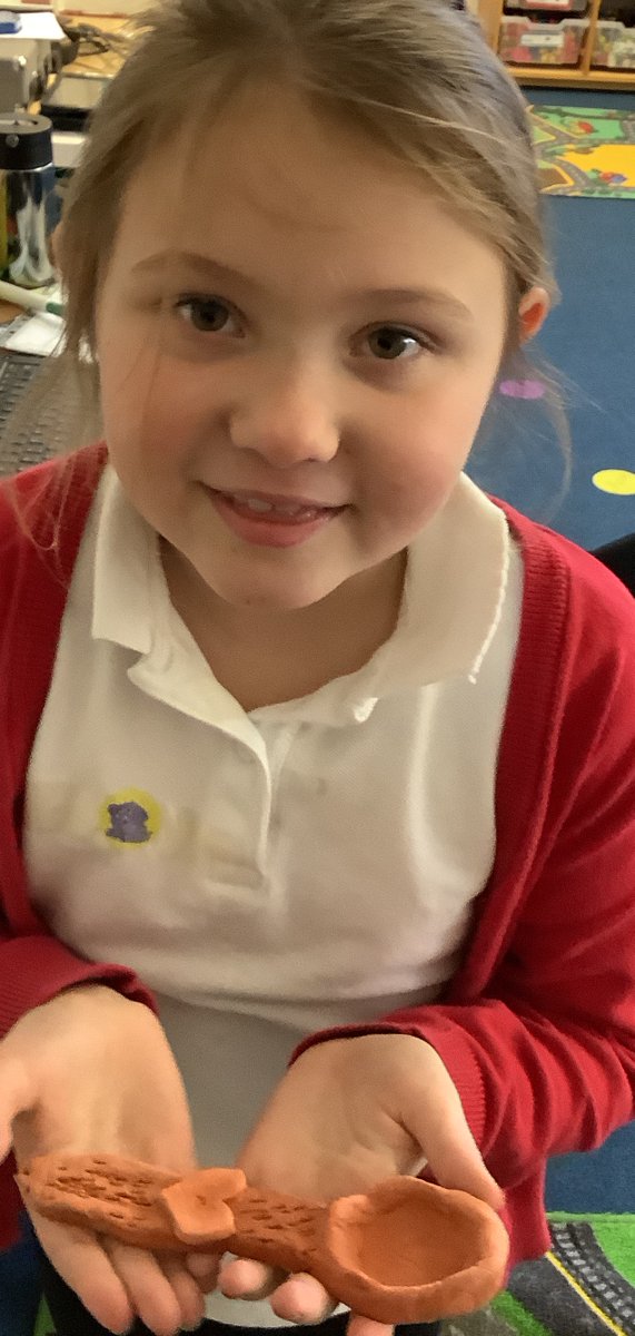 LPSCardiff's tweet photo. Dosbarth Cardiff LOVED designing and making love spoons this week.  They thought it was relaxing and calming to work with the clay.  Though it was harder than they thought it would be.
@LlanmartinPrim
#creative https://t.co/JbCPVgz2tc