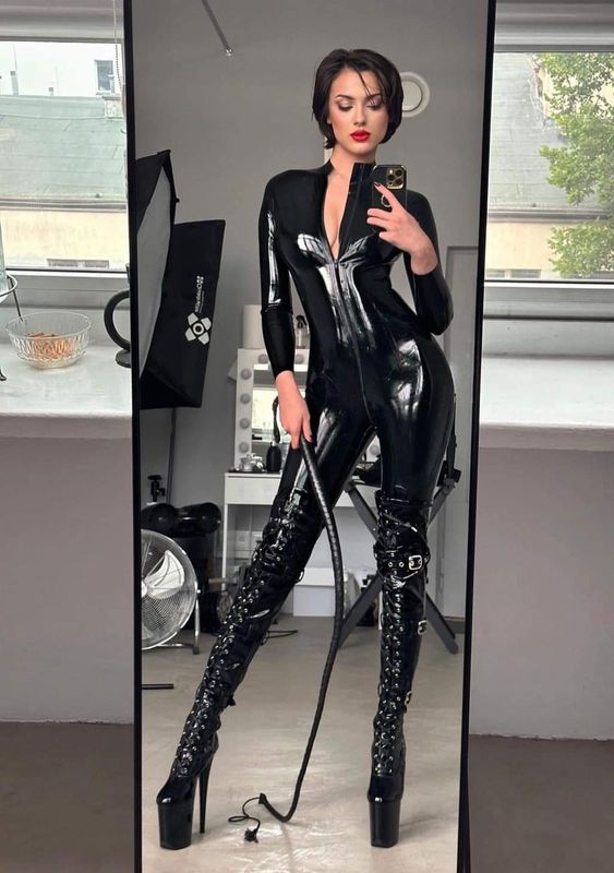 AlexandrKh6's tweet photo. ❤️❤️❤️
#latex #fetish #latexfetish #latexcostume #latexcatsuit #boots #dominatrix #dominant #ladyperse https://t.co/lb0J7Z40oj