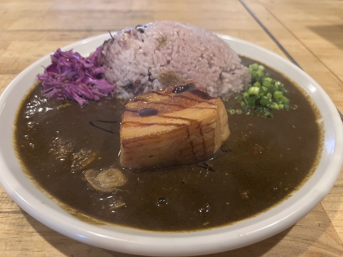 currymania045's tweet photo. カレーを作れば作るほど　その奥深さにどんどんハマっていく，　答えがない，カレーの定義とはなんなんだろうか?  本当に面白い。　母親が作るカレーはもちろん美味しい，　作り手が思いを込めて作るカレー
が食べてに感動を与える。　#横浜カレー　#野毛カレー　#スパイスカレー　#カレーマニア https://t.co/lquD5BtMLi