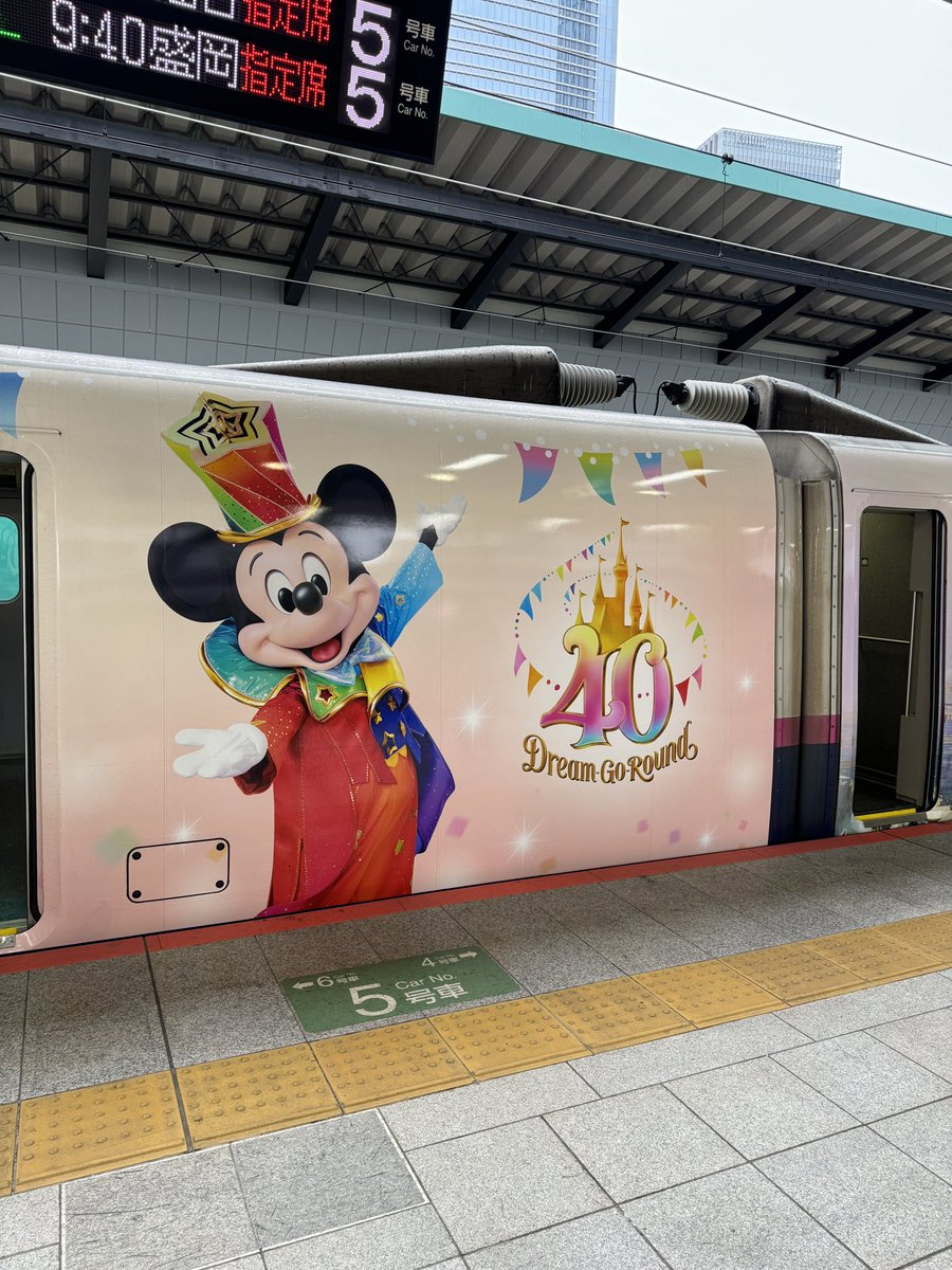 TK08042629's tweet photo. ディズニーラッピング新幹線 https://t.co/5aqJWdyy2R