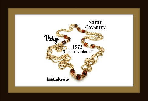 #SarahCoventry 1972 'Golden Lanterns' necklace with root beer barrel shaped #beads. Honey/amber beads swirled with dark brown & capped in gold filigree, all evenly spaced on a whopping 52 inch #necklace! #Classic look with a fun twist.

#bitchinretro #wow

bitchinretro.com/products/sarah…