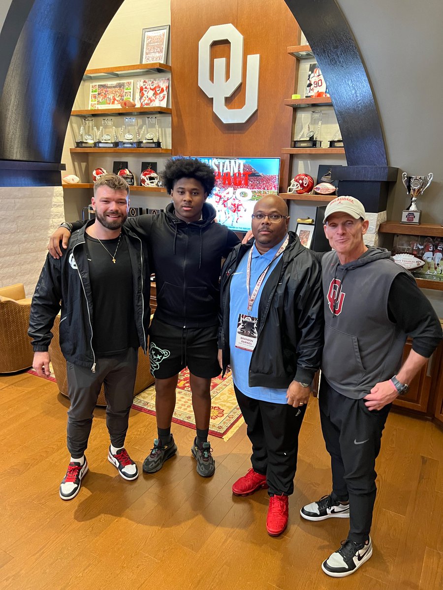 Dallas Skyline 4-star 2025 linebacker @ElijahBobarnes1 on visit to Oklahoma