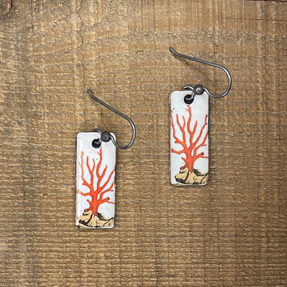 theBlueBeehive's tweet photo. Hello new &amp; existing followers! I’m mostly on Instagram now, where you can see all the new pieces… catch me there or at https://t.co/dU8Hf1X80W for #sciart!
#biologist #geology #jewelry #totes https://t.co/7YSaFc5LEk