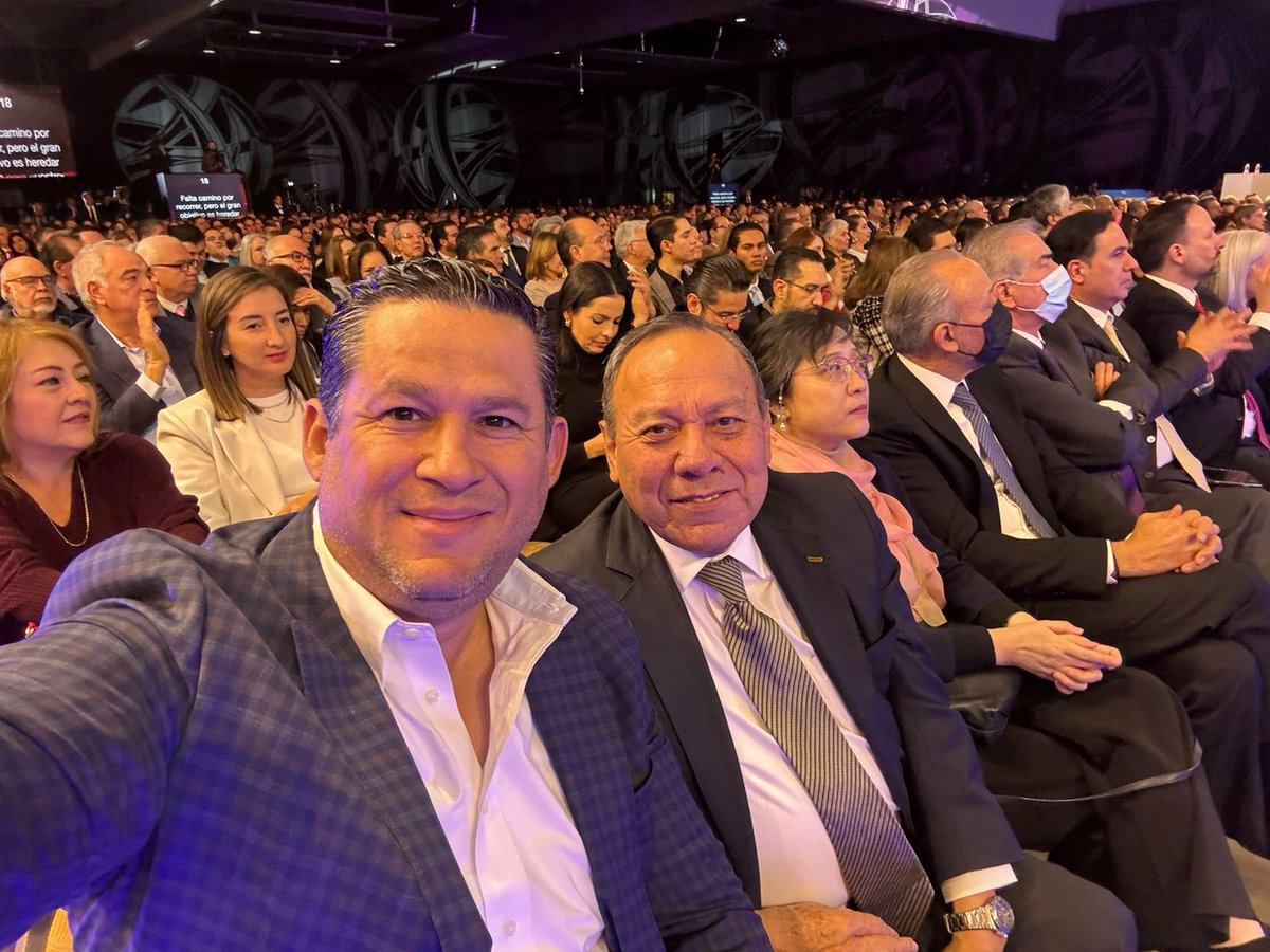 ¡Muchas felicidades <a href="/MaruCampos_G/">Maru Campos</a>! por tu Segundo Informe de Resultados. 
Queda claro tu compromiso por dar lo mejor a este gran estado y por seguir trabajando por las y los ciudadanos. 
 #2doInformeMaruCampos