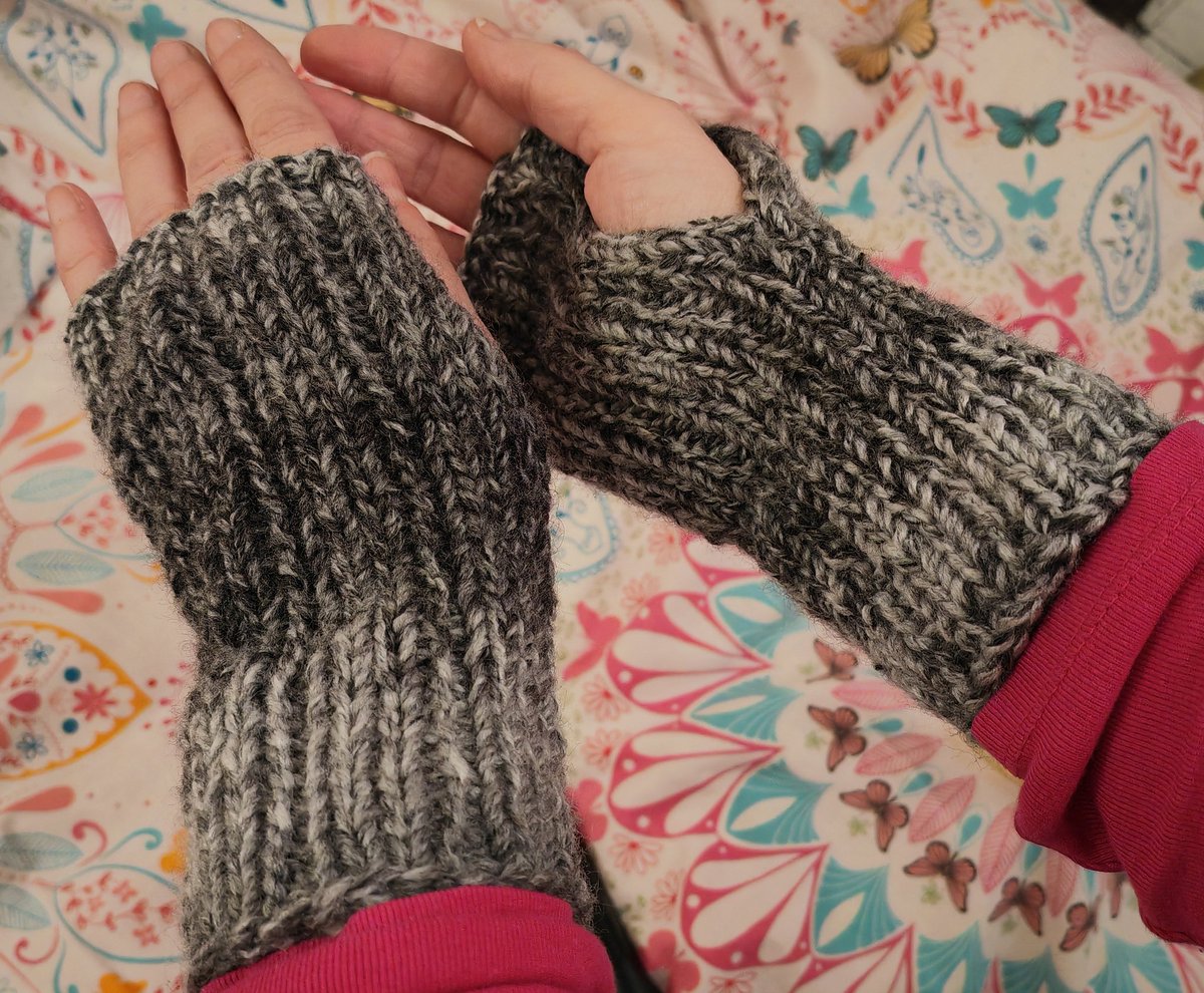 Wrist warmers fresh off the needles, knitted using James C. Brett Marble Chunky yarn.

#knitting #knittingpatterns #yarn #wool #knittingkit #shoplocal #supportlocal #supportlocalbusiness #shoplocally #purltown #knittedbyandrea