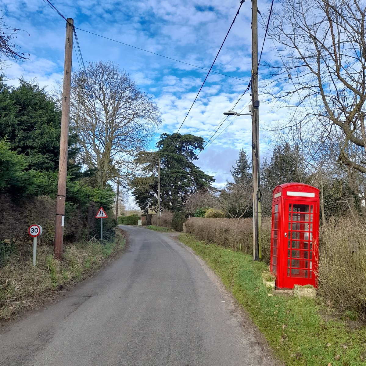 VL70Suffolk's tweet photo. Eagle gazing in Pakenham #suffolk. We were lucky enough to see it but not close enough for photos. But here are some of the beautiful village. https://t.co/PePe3tOGSF
