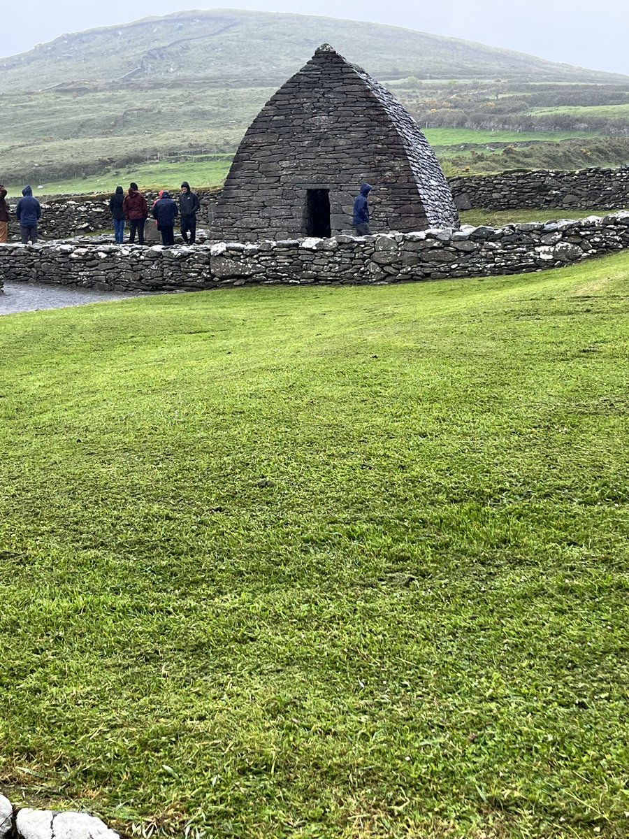 ddasilva68's tweet photo. @JamesMartinSJ Gallorus oratory in Dingle Ireland - 7th century https://t.co/qlAkFQtNHF