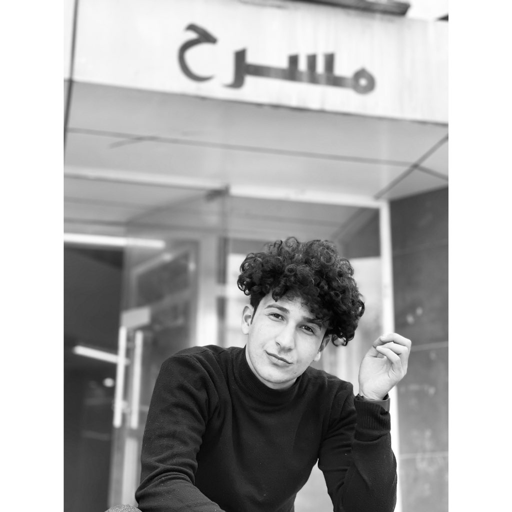 - بدأ الحريق في المسرح خلف الكواليس، صعد المهرج إلى المنصة ليحذر الجمهور من الخطر، ظنوا أنها مزحة وبدأوا في التصفيق. كرر المهرج التحذير وهو يصرخ! ازداد التصفيق في القاعة، ربما سينتهي عالمنا بنفس الطريقة تصفيق الجمهور الذين يعتقدون أن هذه مجرد مزحة.

- سورين كيركغور