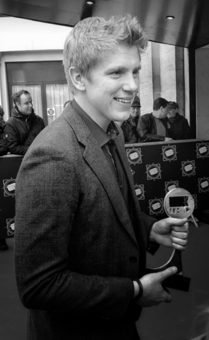 maitra_sulagna's tweet image. HAPPY. 
#Robron 
#RobronForever 
#Dryan