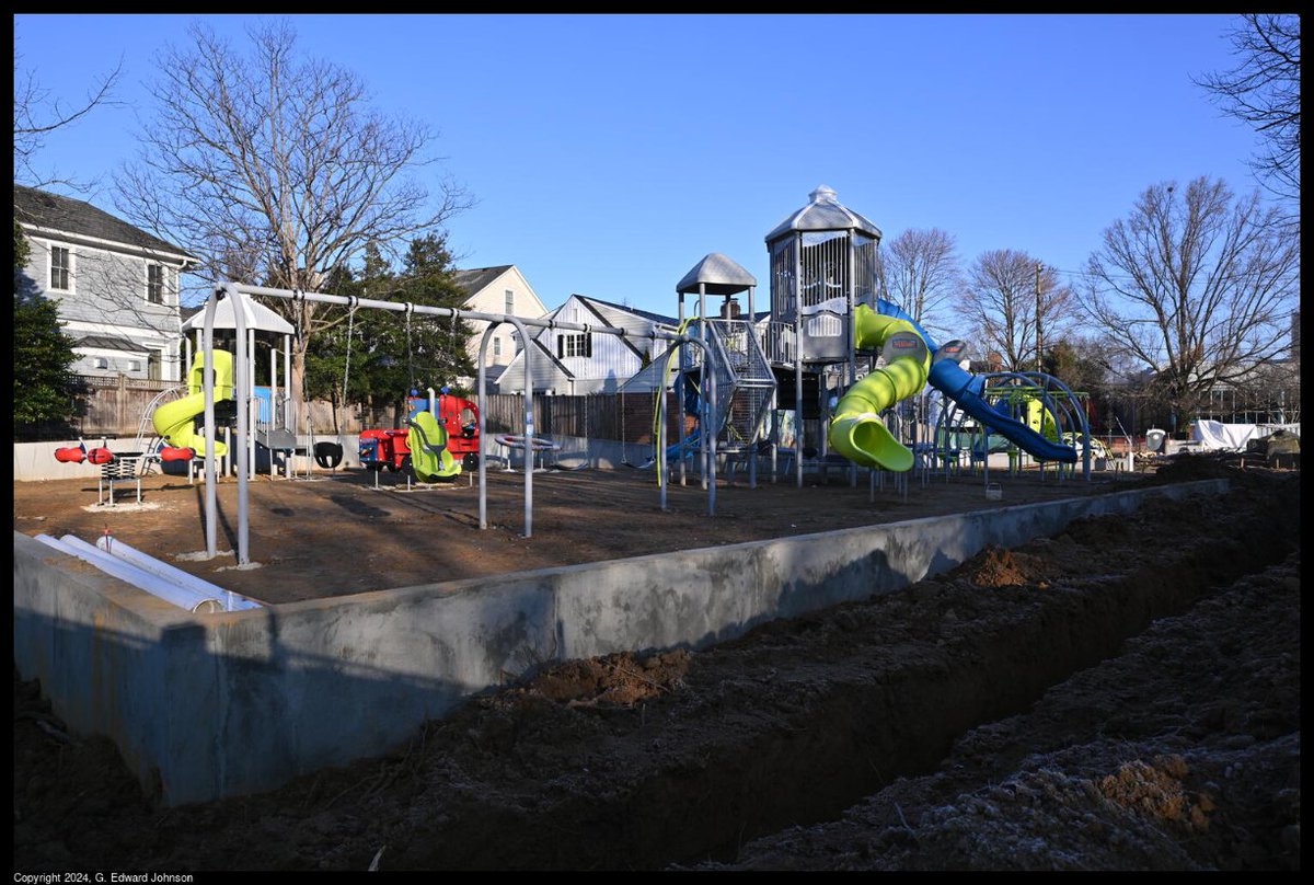 Caroline Freeland Park in Bethesda , Maryland renovation update.  Good progress on the playground area.  blog.pagebypagebooks.com/2024/02/caroli…