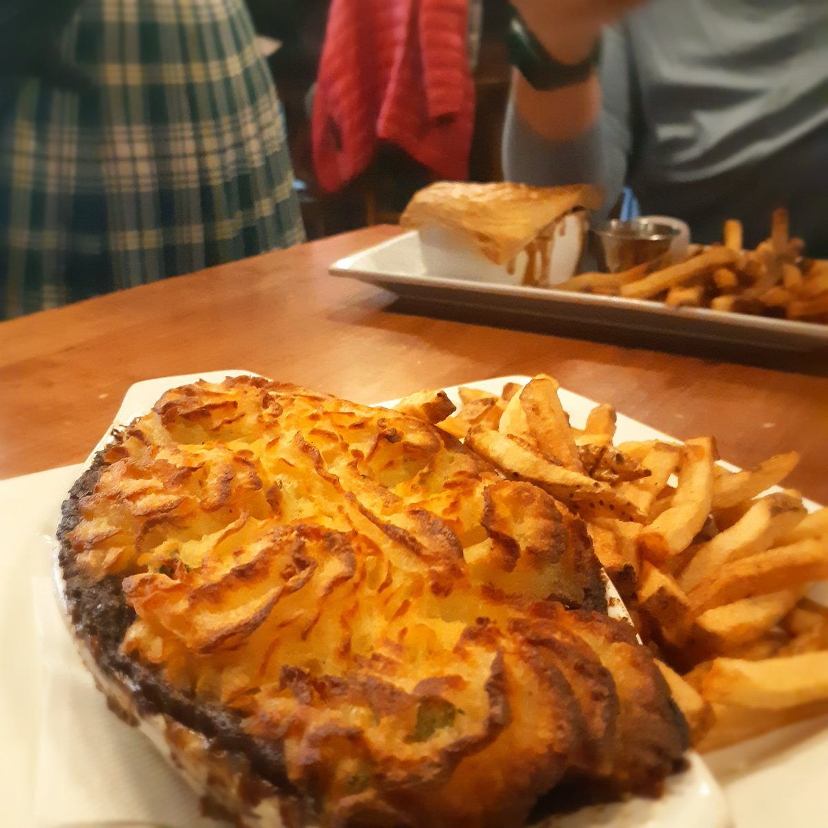 This shepherd's pie and fries are delicious and worth the drive to Barrie  to dine at Donaleigh's Irish Public House in Downtown Barrie.  #sheppardspie
#freshcutfries
#ilovefries #i♥️fries #downtownbarrie #donaleighsirishpub #pubgrub